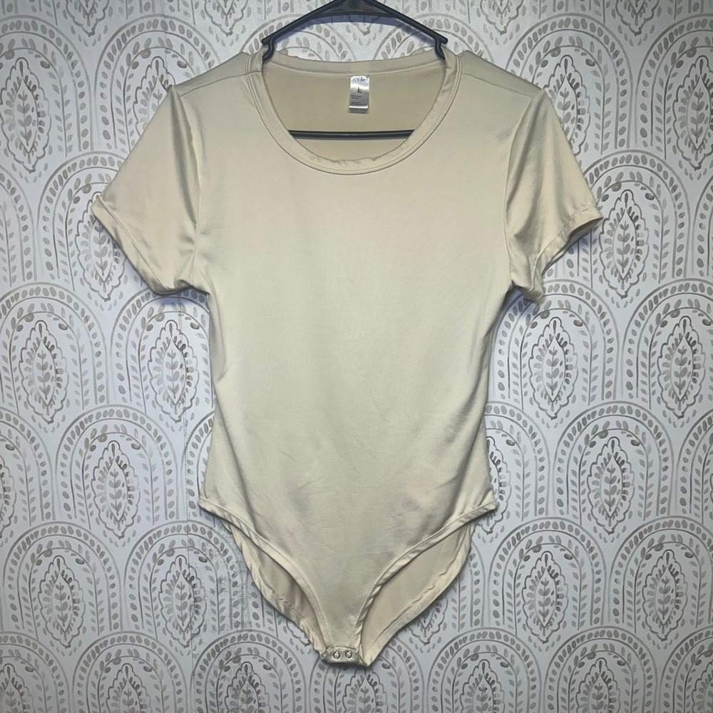 JUST BE Bodysuit Tan Short Sleeve Scoop Neck Snap Crotch L